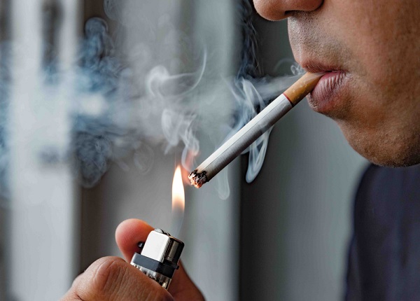 Hút thuốc lá có thể gây ra tình trạng thở khò khè