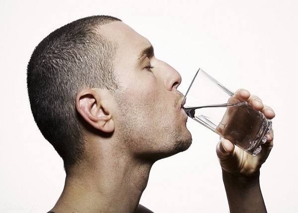 Bệnh về tuyến giáp có thể là nguyên nhân gây khát nước liên tục