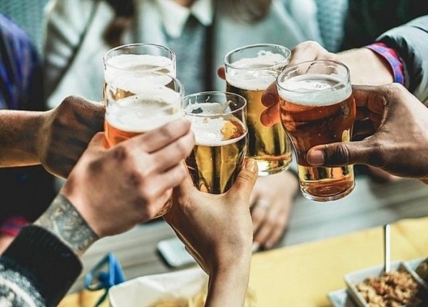 Uống quá nhiều rượu bia sẽ gây hại trực tiếp tới dạ dày