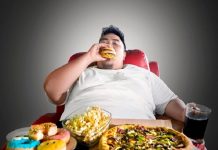 Thói quen ăn uống không lành mạnh khi thức khuya gây béo phì