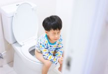 Trẻ bị táo bón là tình trạng thường gặp
