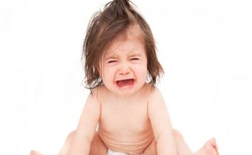 Chế độ ăn uống đóng vai trò quan trọng trong điều trị trẻ bị táo bón